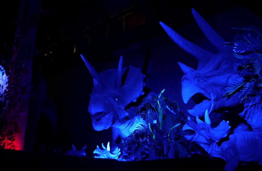 Tricwratopsfamilj hos A World of Dinosaurs